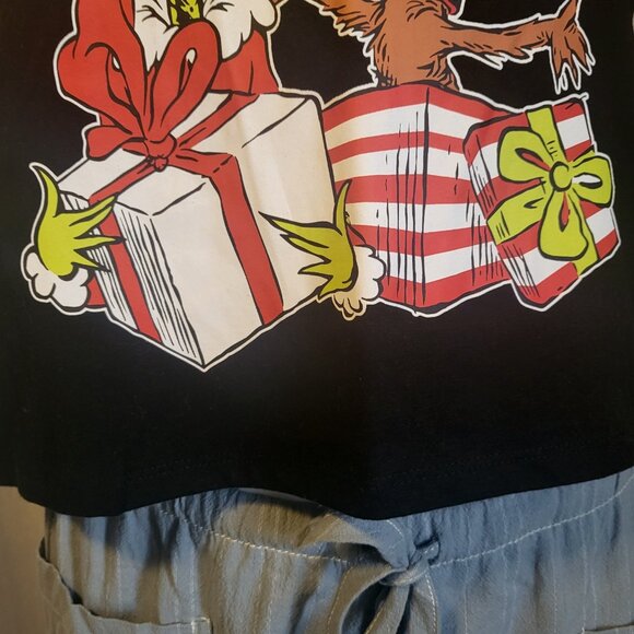 The Grinch Dr. Suess Size L Black Holiday Short Sleeve T-Shirt Short NWOT - Picture 3 of 5
